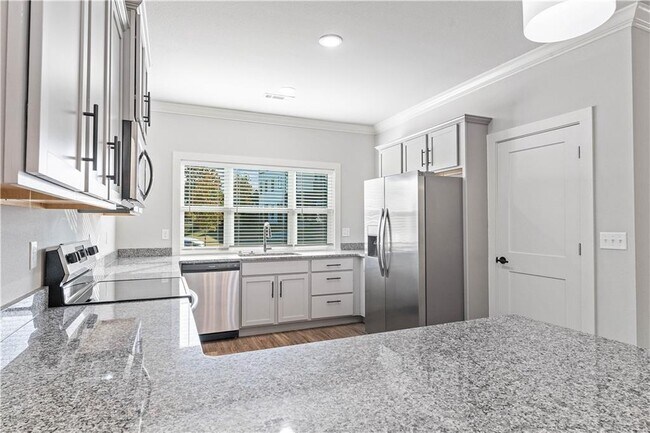 Photo - 923 NE Hts Ln