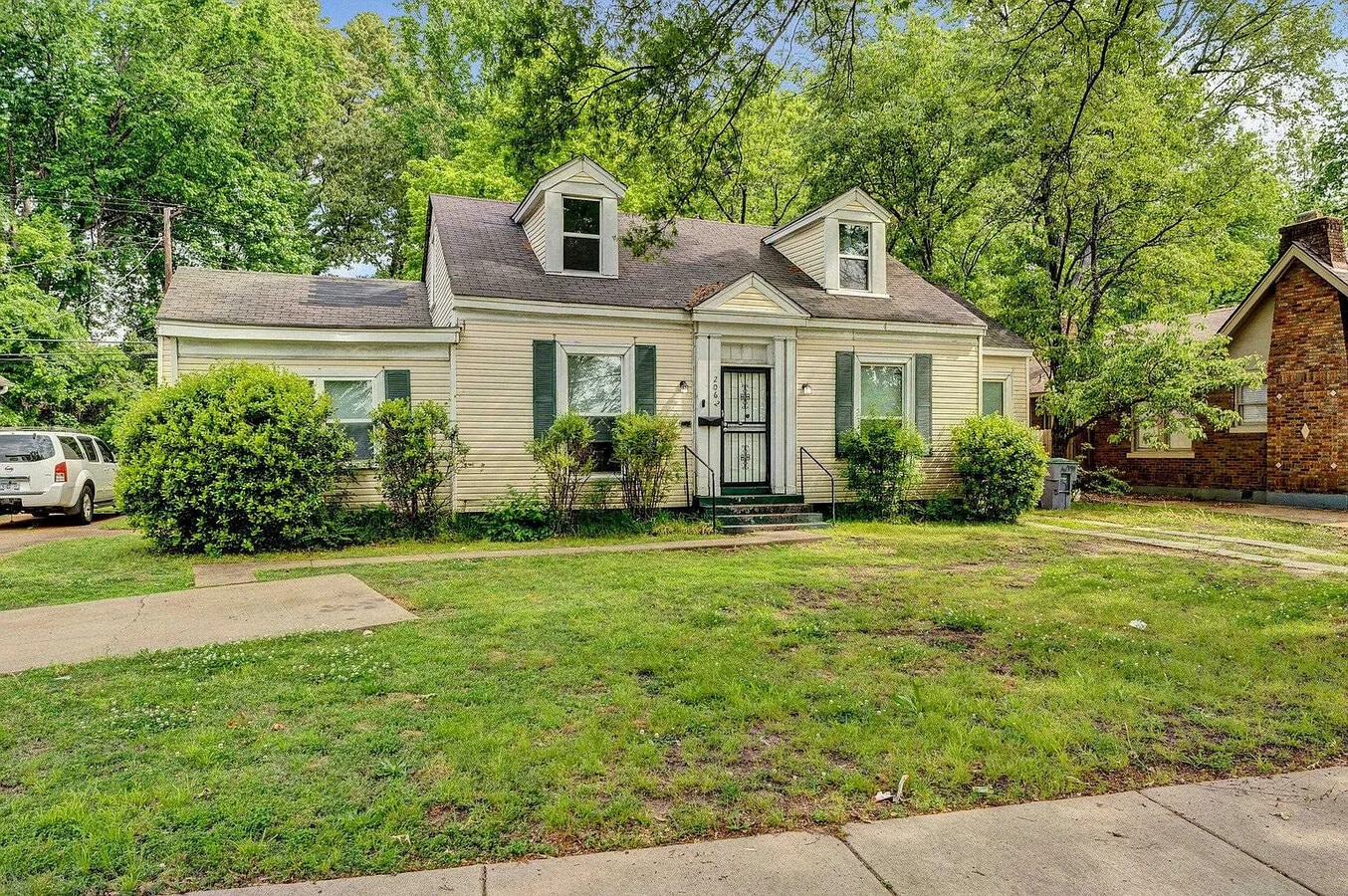 Photo - 2062 Jackson Ave