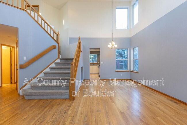 Photo - 190 Mercator Ave