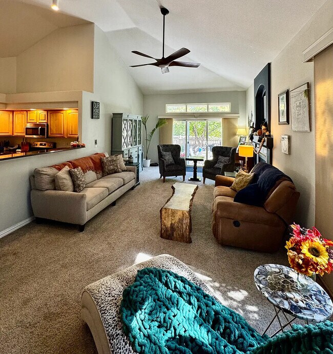 Photo - 1011 S Valentia St