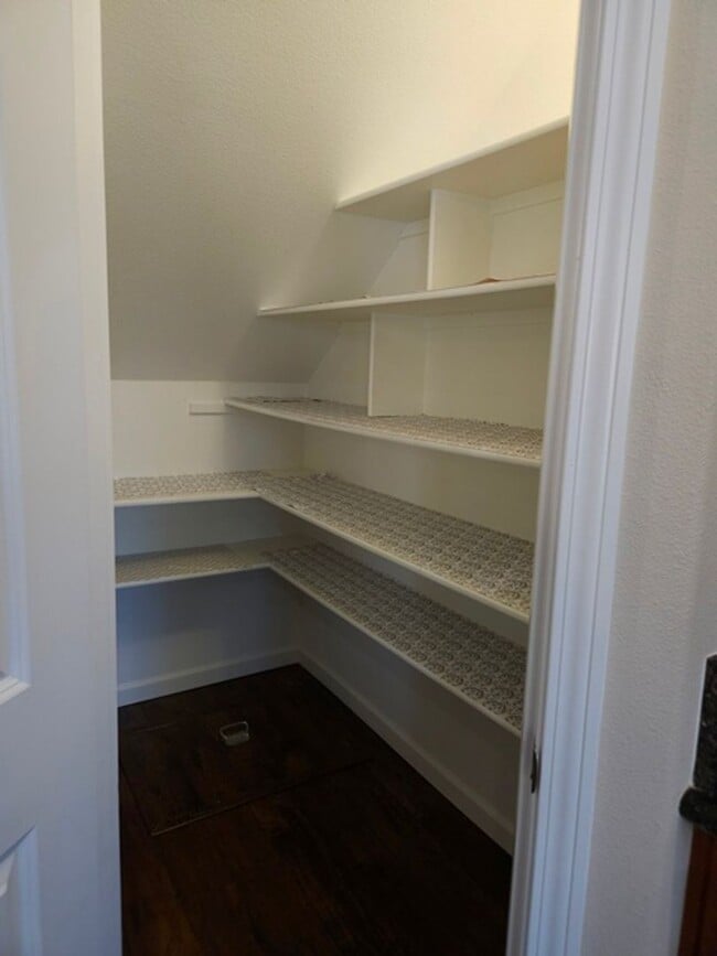 Photo - 4Bd/2.5Ba Two Story House - Available to View!