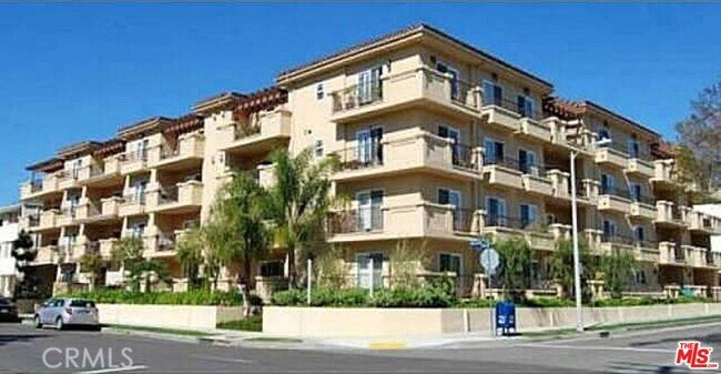 Photo - 11911 Mayfield Ave Unit 106