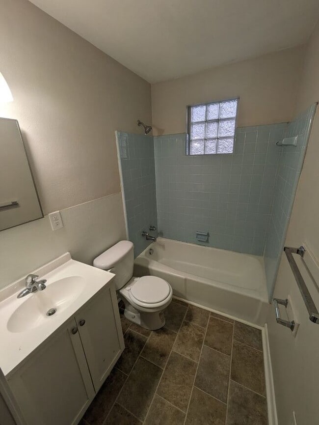 Photo - 2BD/1BA Townhome In Hickory