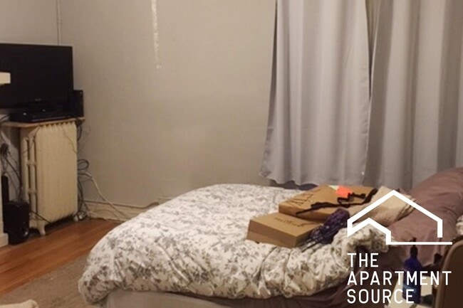 Photo - 732 W Roscoe St