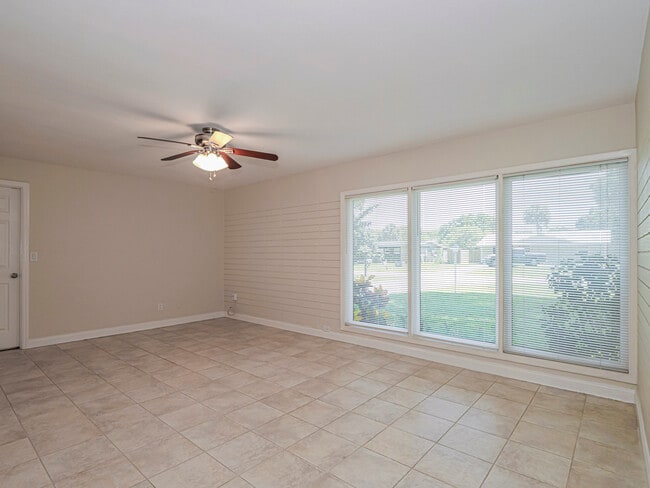 Photo - 855 28th Ave