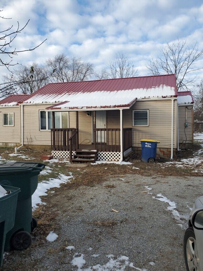 Photo - For Rent: 2 Bedroom, 1 Bathroom Home