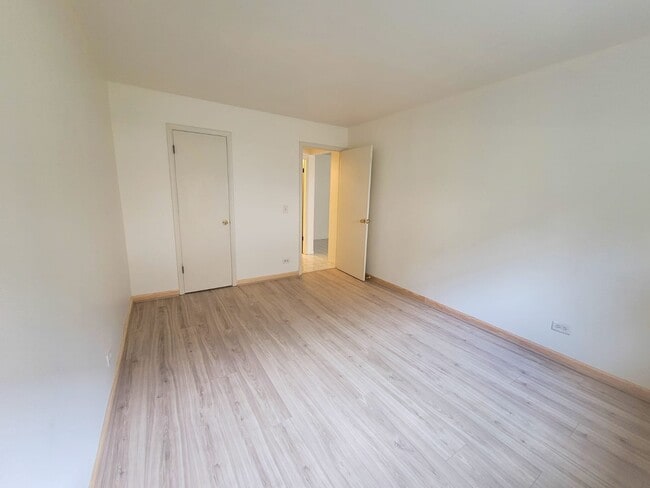 5101 N East River Rd Unit 1J