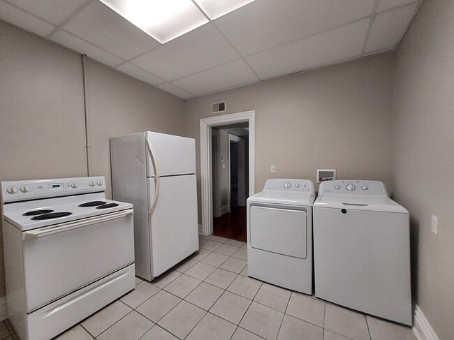 Photo - 292 Hudson Ave Unit B
