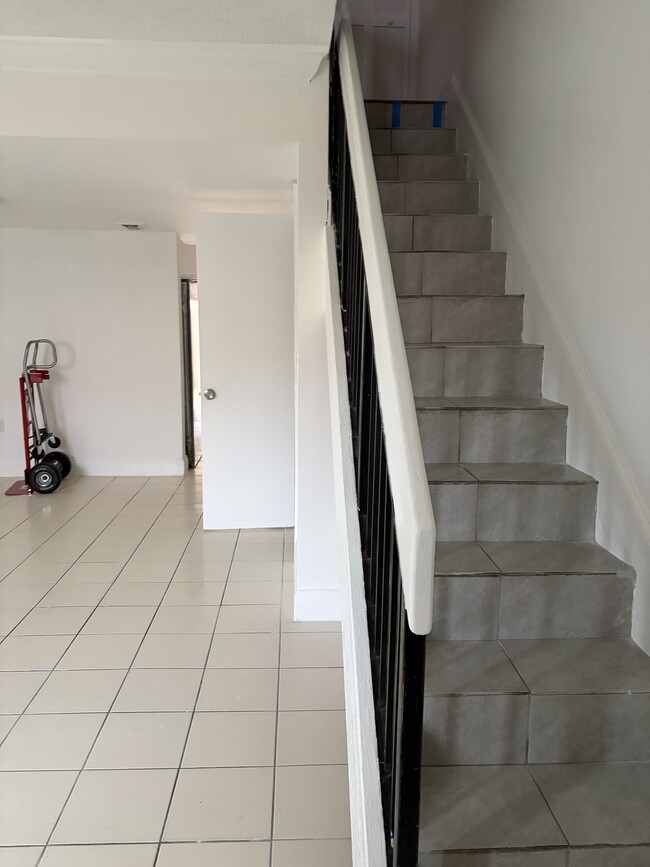 Building Photo - 8248 NW 6th Ter Unit 222