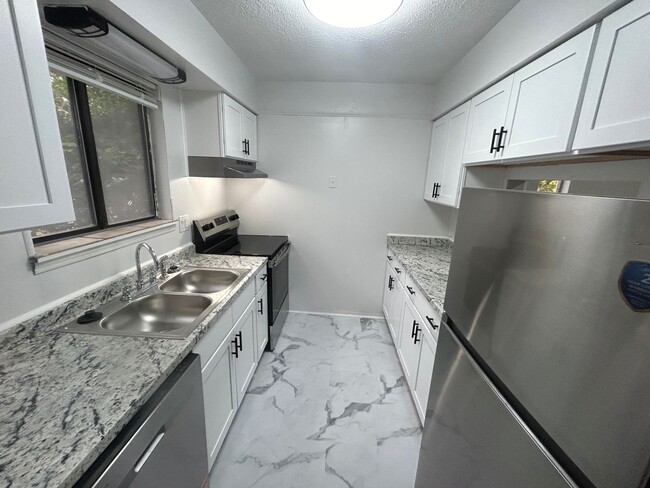 Building Photo - 240-25 Jamil Road Unit 240-25 Jam