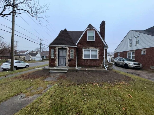 Building Photo - Freshly Renovated 3 Bedroom Bungalow