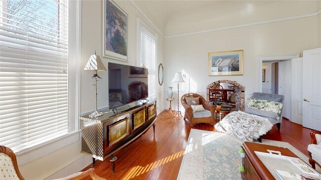 Photo - 648 Clayton St