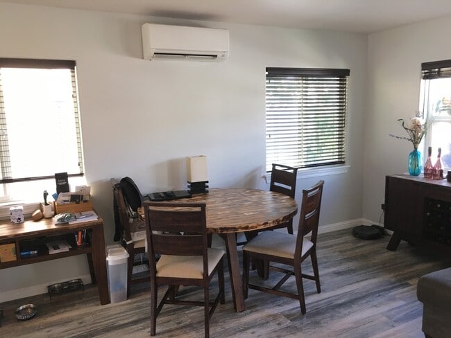 102 Meheu Cir