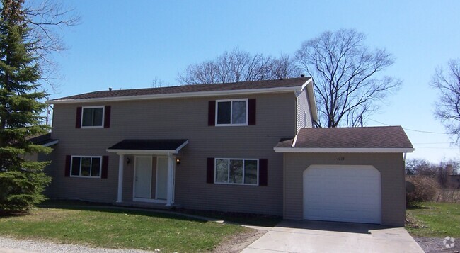 Building Photo - 4773 Lorraine Ave Rental