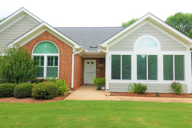 Building Photo - 303 Heritage Club Dr