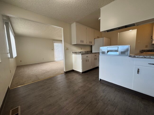 Photo - 1380 Kittyhawk Ave