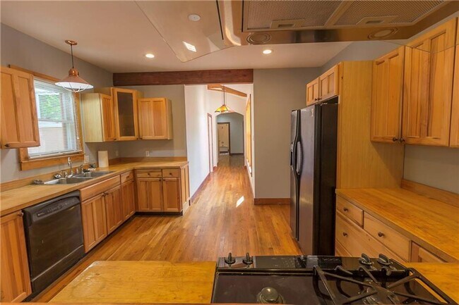 Photo - 4517 Avenue F