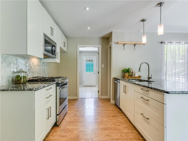 Photo - 5213 Gladstone Dr