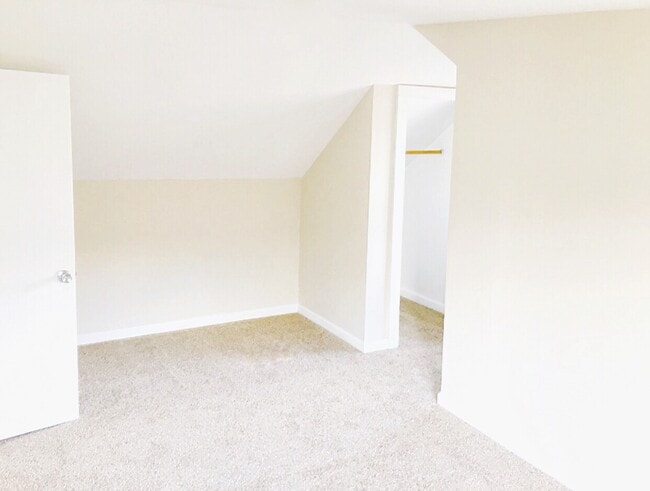 Photo - 496 Maryland Ave W