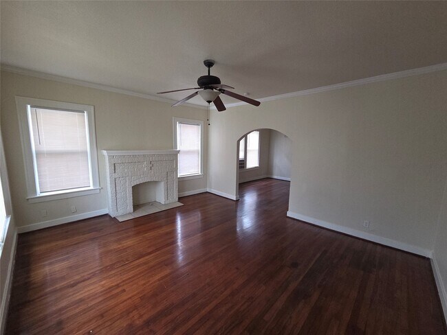 Photo - 2805 Cleburne St