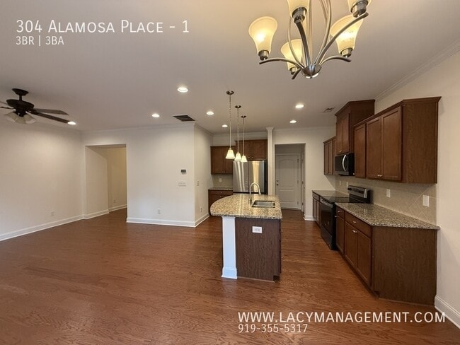 Photo - 304 Alamosa Pl