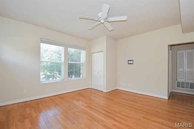 Photo - 5528 Waterman Blvd Unit 1N