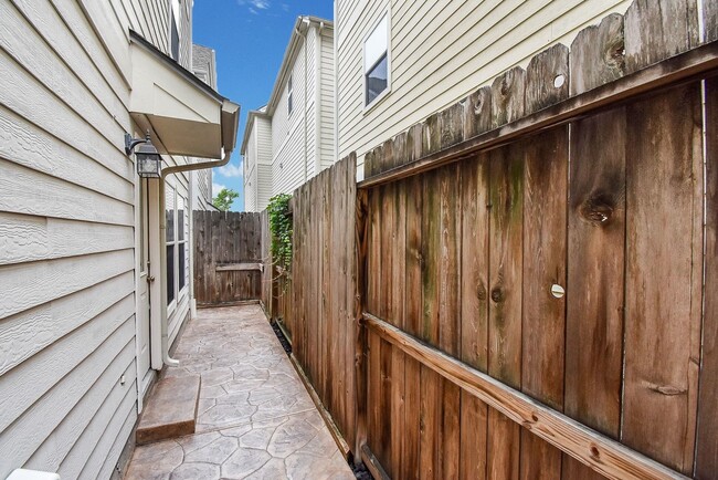 Photo - 1622 W 25th St
