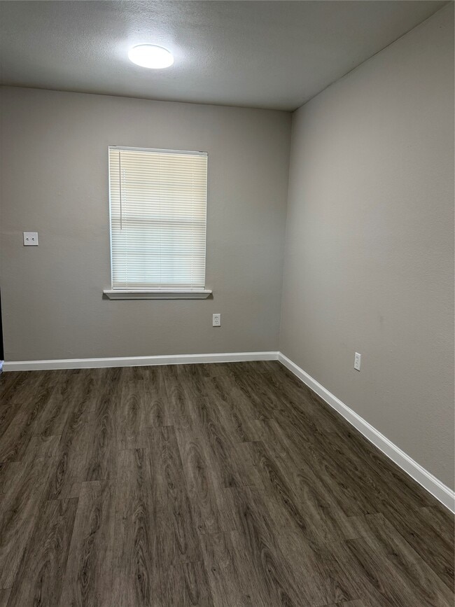 Photo - 1415 Regal St