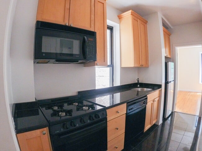 Photo - 152 E 84th St