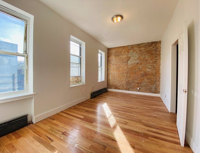 Building Photo - 273 Sumpter St Unit 2