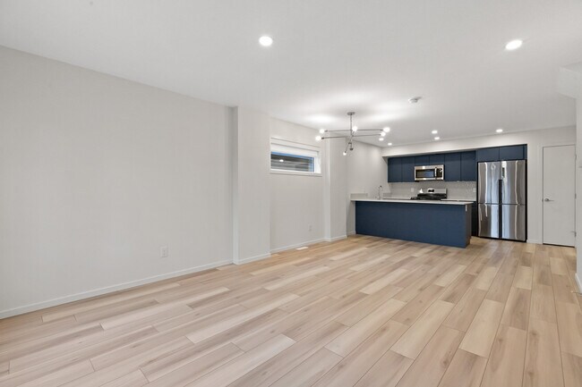 Photo - 11440-11487 87 St NW Unit 2