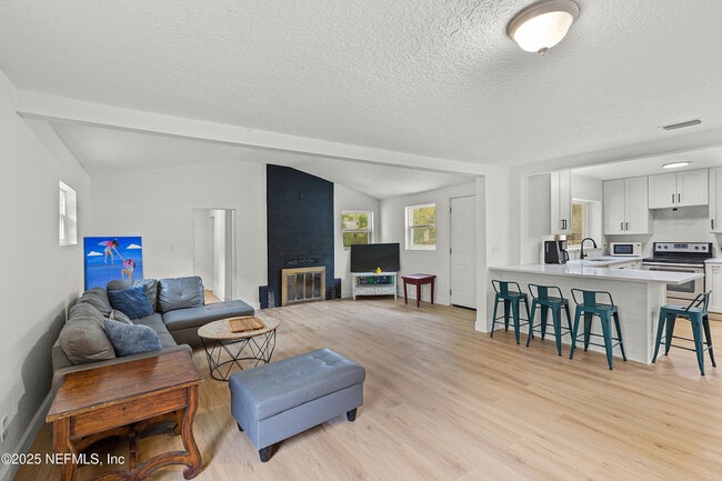 Photo - 7059 Tynan Ave