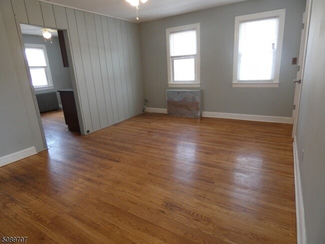 Photo - 672 Mt Hope Ave Unit 4