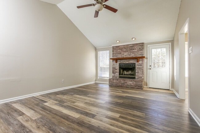 Photo - 14806 White Oaks Ln