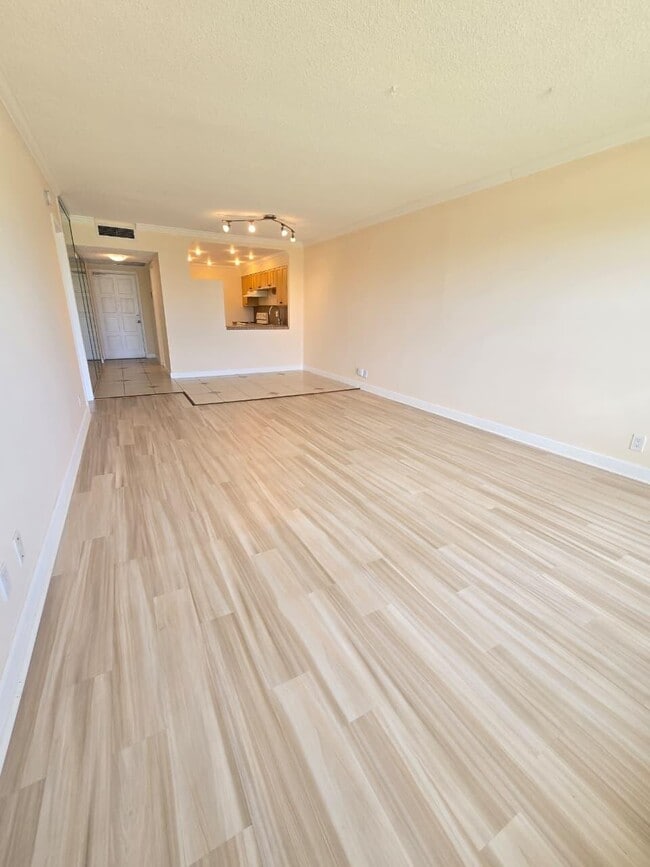Photo - 2900 N Palm Aire Dr Unit 405