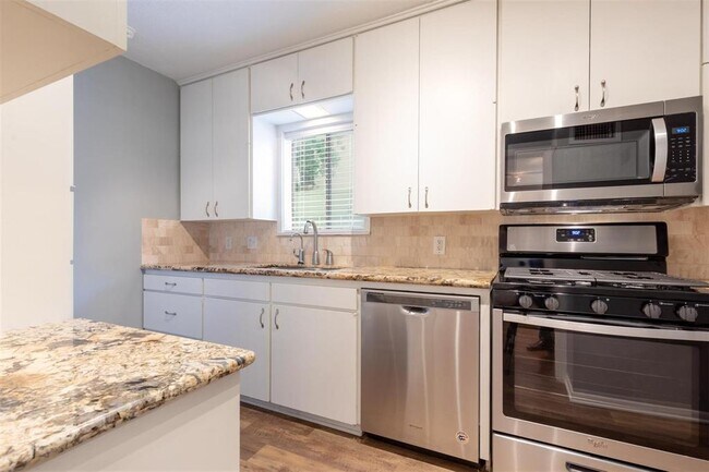 Photo - 2040 Bissonnet St