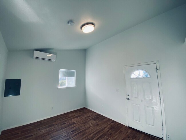 Photo - Charming Cottage Living in Granite Falls – By Appointment Only Unit B