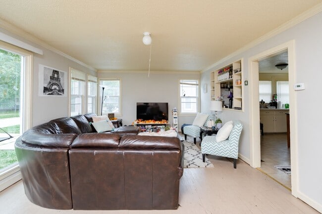 Photo - 1915 Olive St