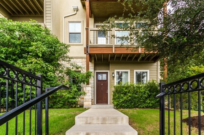 Building Photo - 2520 Bluebonnet Ln Unit 8