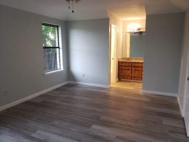 Photo - 420 Signal Hill Ct N Unit 420