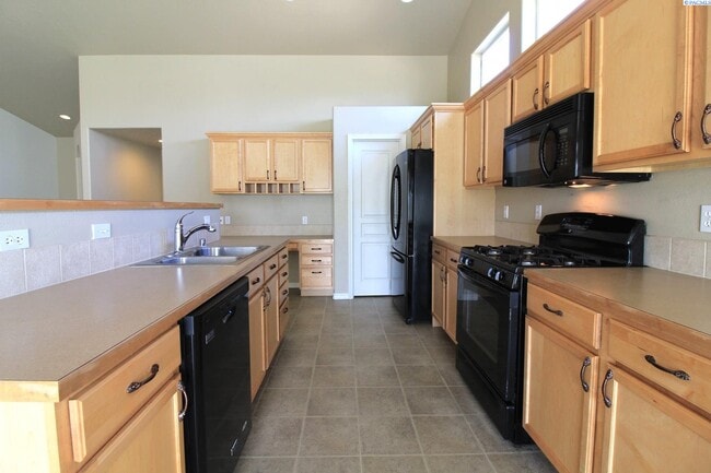 Photo - 3 bed, 2 bath + Office Rambler in West Ken...