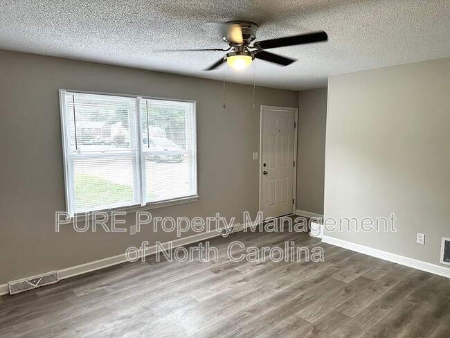 Photo - 916 W 5th Ave