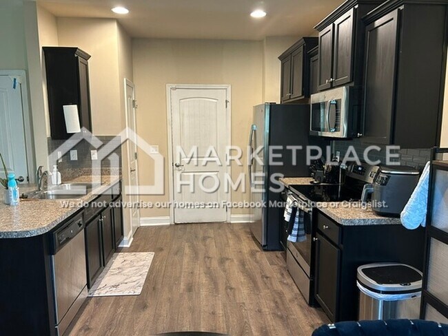 Photo - 6121 Hickory Ln Dr