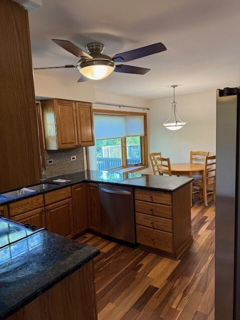 102 N Stauffer Dr