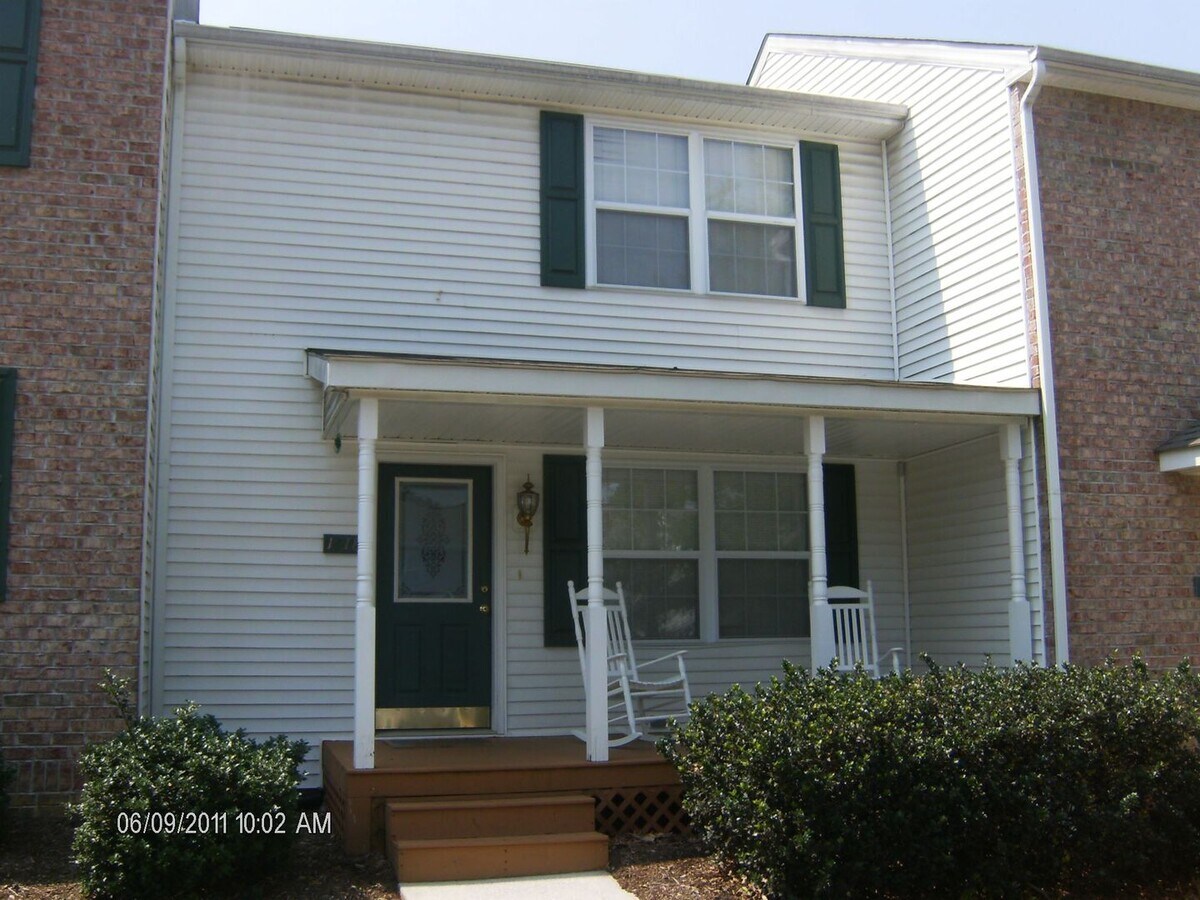 Photo - 1418 Scott St