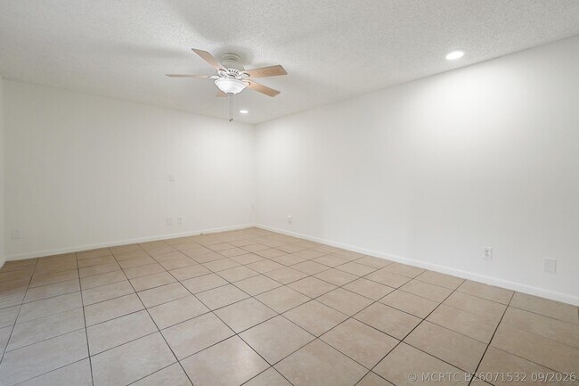 237 Alemeda Dr