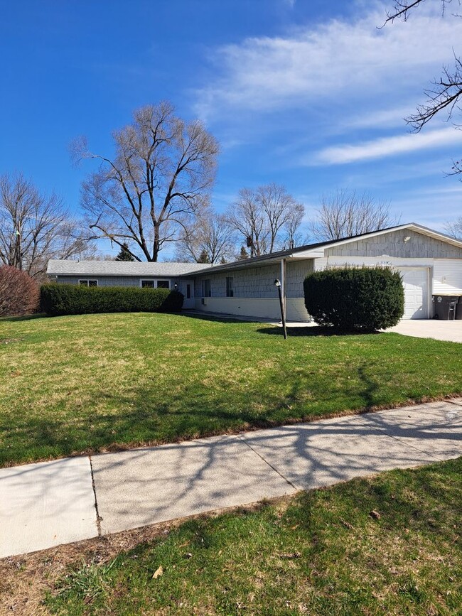 Photo - 1124 Lake Forest Dr Apartamento Unidad C