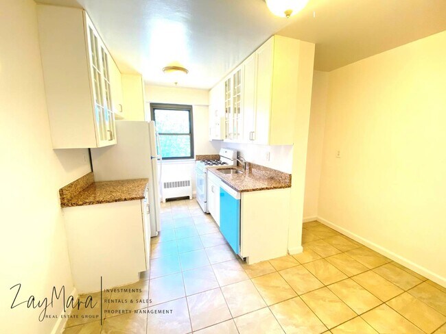 Photo - 300 Pelham Rd House
