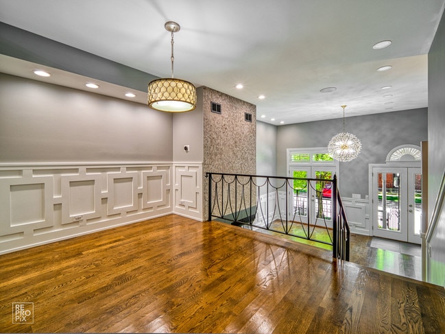 Photo - 1902 N Kenmore Ave