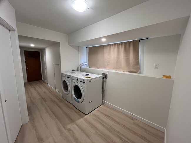 Photo - 566 Prior St